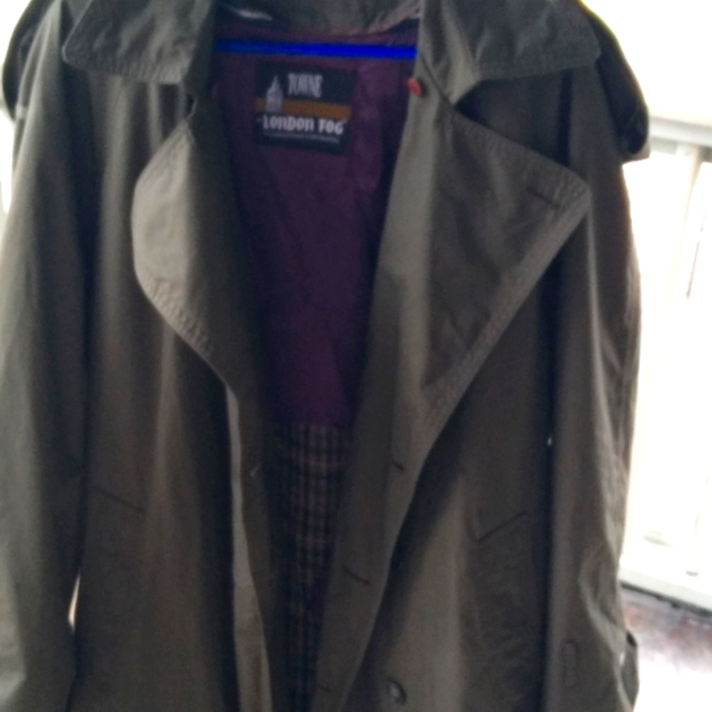 size 42 short London Fog trench coat slightly used excellent condition $40